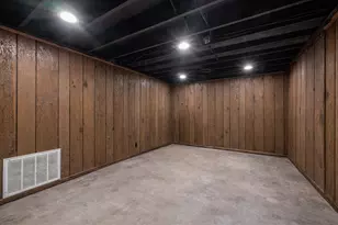 250 N View St, Hinckley, IL 60520 - Photo 13