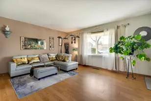 17541 Maple Ave, Lansing, IL 60438 - Photo 3