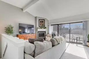 83 Thornhill Ln, Lake Barrington, IL 60010 - Photo 5