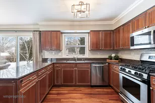 246 Montclair Rd, Vernon Hills, IL 60061 - Photo 7