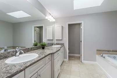 246 Montclair Road, Vernon Hills, IL 60061 - Photo 21