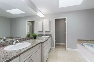 246 Montclair Rd, Vernon Hills, IL 60061 - Photo 21