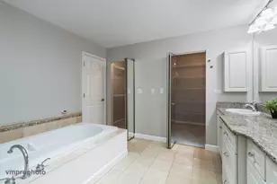 246 Montclair Rd, Vernon Hills, IL 60061 - Photo 23