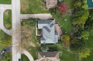 8261 Lake Ridge Dr, Burr Ridge, IL 60527 - Photo 57