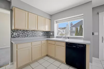 9038 Hillcrest Lane, Woodridge, IL 60517 - Photo 5