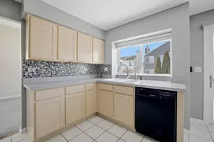 9038 Hillcrest Ln, Woodridge, IL 60517 - Photo 5