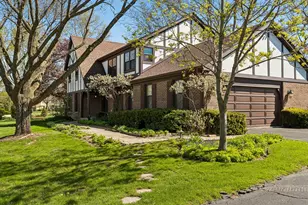 1152 Terre Dr, Libertyville, IL 60048 - Photo 3