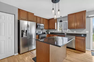 9 Annandale Court, Lake in the Hills, IL 60156 - Photo 5