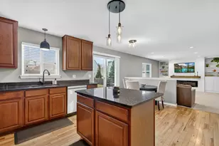 9 Annandale Ct, Lake in the Hills, IL 60156 - Photo 9