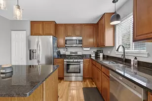 9 Annandale Ct, Lake in the Hills, IL 60156 - Photo 7