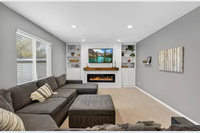 9 Annandale Court, Lake in the Hills, IL 60156 - Photo 3