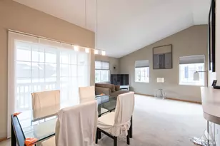 1117 Silverstone Dr, Carpentersville, IL 60110 - Photo 15