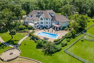 10 Old Hart Rd, Barrington Hills, IL 60010 - Photo 1