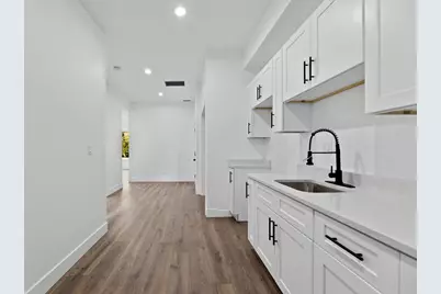 1421 E 69th Place, Chicago, IL 60637 - Photo 5