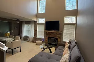 160 Crescent Ln, Schaumburg, IL 60193 - Photo 5