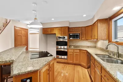 1007 Hollingswood Court, Naperville, IL 60564 - Photo 9