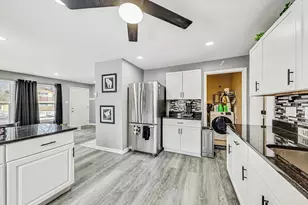 318 Marquette St, Park Forest, IL 60466 - Photo 9