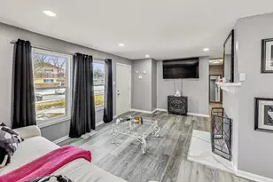 318 Marquette St, Park Forest, IL 60466 - Photo 5