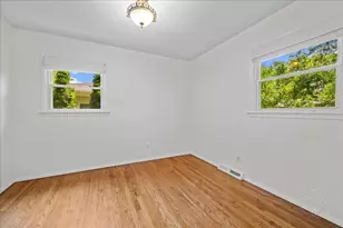 1607 Oak St, Saint Charles, IL 60174 - Photo 7