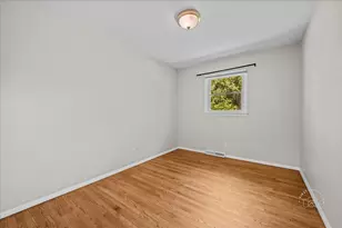 1607 Oak St, Saint Charles, IL 60174 - Photo 5