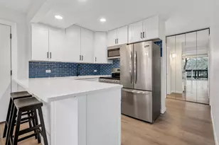 5516 E Lake Dr, Lisle, IL 60532 - Photo 3