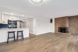 5516 E Lake Dr, Lisle, IL 60532 - Photo 9