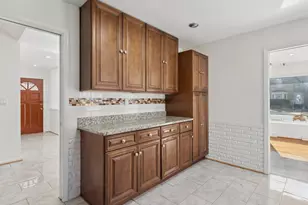 3836 W Estes Ave, Lincolnwood, IL 60712 - Photo 5