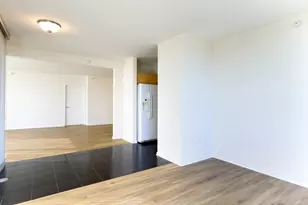 807 Davis St, Evanston, IL 60201 - Photo 3