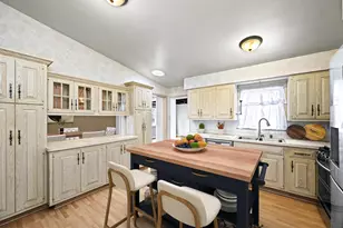 324 Warren Rd, Glenview, IL 60025 - Photo 7