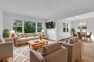 512 W Ida Ct, Mount Prospect, IL 60056 - Photo 1