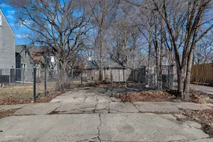12025 S Prairie Ave, Chicago, IL 60628 - Photo 21