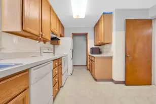 1760 E 158th St, South Holland, IL 60473 - Photo 7