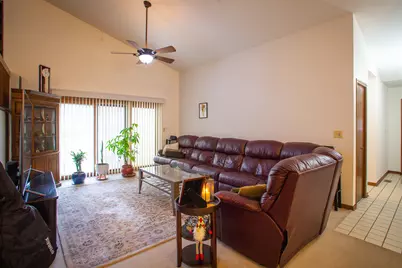 238 Royal Lane, Bloomingdale, IL 60108 - Photo 3