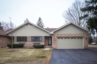 238 Royal Ln, Bloomingdale, IL 60108 - Photo 1