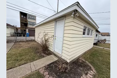 10348 S Rhodes Avenue, Chicago, IL 60628 - Photo 19