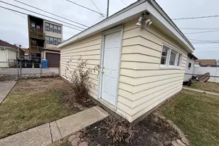 10348 S Rhodes Ave, Chicago, IL 60628 - Photo 19