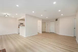 120 Stirling Ln, Schaumburg, IL 60194 - Photo 5