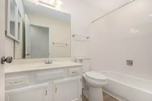 120 Stirling Ln, Schaumburg, IL 60194 - Photo 17