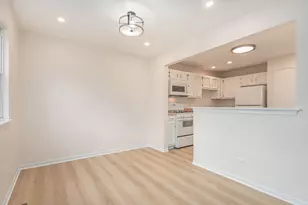 120 Stirling Ln, Schaumburg, IL 60194 - Photo 7