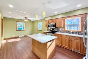 1419 Finch St, Freeport, IL 61032 - Photo 9