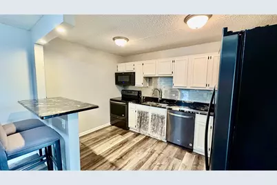 1050 N Farnsworth Avenue #111, Aurora, IL 60505 - Photo 5