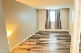 1050 N Farnsworth Ave, Aurora, IL 60505 - Photo 9