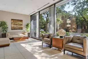 1355 N Sandburg Terrace, Chicago, IL 60610 - Photo 3