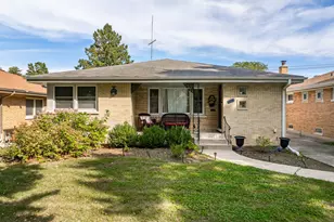 937 Robinhood Ln, La Grange Park, IL 60526 - Photo 1