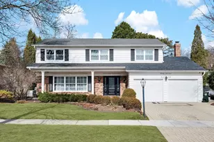 24 W Berkley Dr, Arlington Heights, IL 60004 - Photo 1