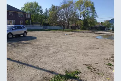 557 E Jackson Street E, Joliet, IL 60432 - Photo 3