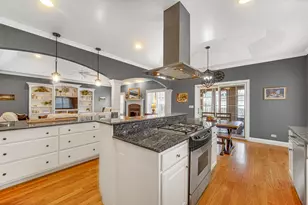 502 S Summit St, Wheaton, IL 60187 - Photo 7