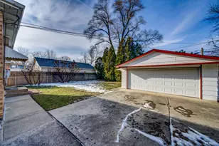 10912 Princess Ave, Chicago Ridge, IL 60415 - Photo 3