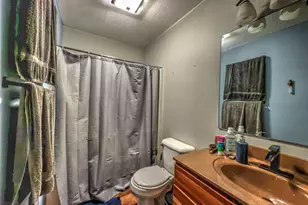 557 N 5th St, Watseka, IL 60970 - Photo 9