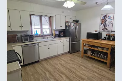 427 W Hurlbut Avenue, Belvidere, IL 61008 - Photo 5